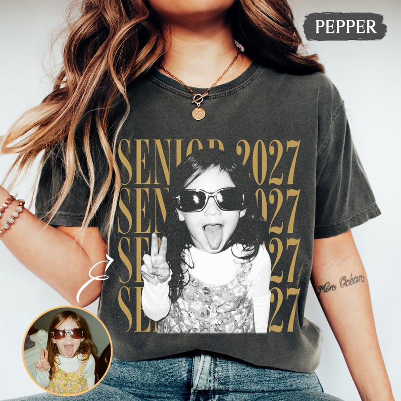 Personalised Vintage Photo And Year Senior Shirt: Custom Graduate Picture Shirt, Class of 2027 Graduation Gift, Retro Senior Boy Girl Shirt